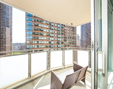 300 East 40th Street - Photo Thumbnail 7