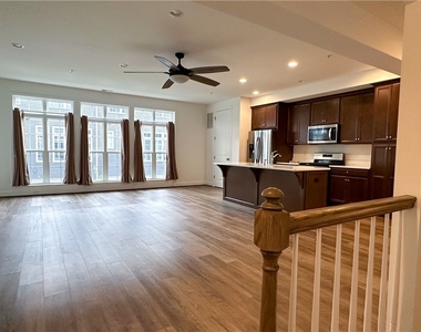 329 Parade St - Photo Thumbnail 5
