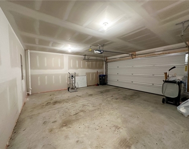 329 Parade St - Photo Thumbnail 16