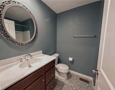 329 Parade St - Photo Thumbnail 10