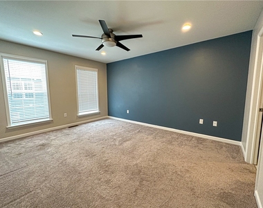 329 Parade St - Photo Thumbnail 11