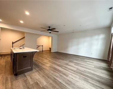 329 Parade St - Photo Thumbnail 6
