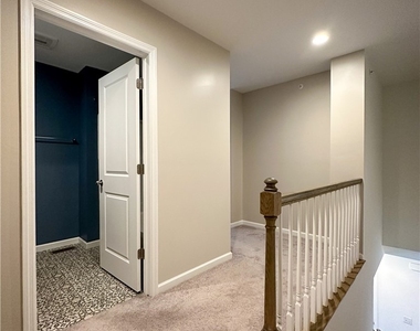 329 Parade St - Photo Thumbnail 9