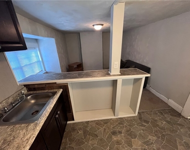 725 Clarissa St - Photo Thumbnail 9