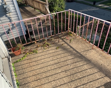 725 Clarissa St - Photo Thumbnail 3