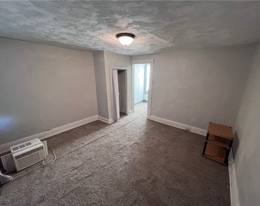 725 Clarissa St - Photo Thumbnail 7