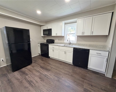 1305 Grimes St - Photo Thumbnail 7