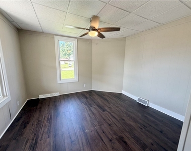 1305 Grimes St - Photo Thumbnail 3