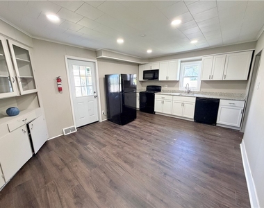 1305 Grimes St - Photo Thumbnail 6