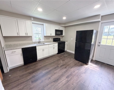 1303 Grimes St - Photo Thumbnail 7