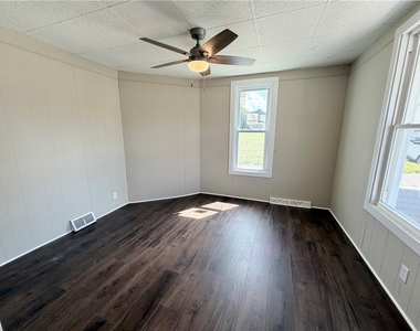 1303 Grimes St - Photo Thumbnail 4