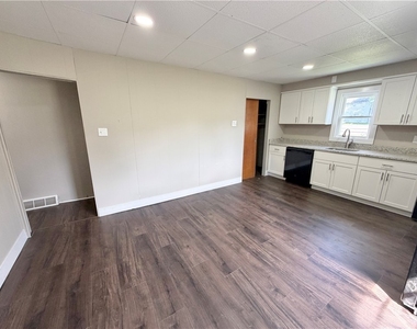 1303 Grimes St - Photo Thumbnail 8