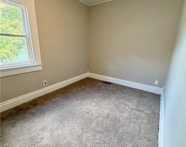 311 E Reynolds St - Photo Thumbnail 17