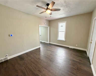 311 E Reynolds St - Photo Thumbnail 3