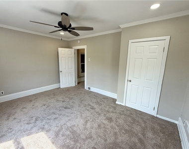 311 E Reynolds St - Photo Thumbnail 11