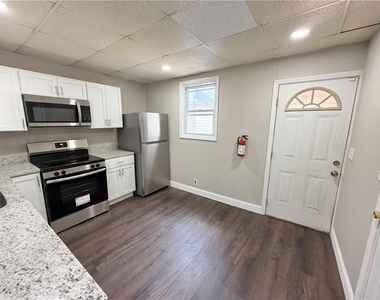 311 E Reynolds St - Photo Thumbnail 9