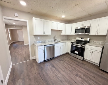 311 E Reynolds St - Photo Thumbnail 7
