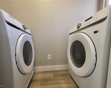10208 Grecian Laurel Court - Photo Thumbnail 17