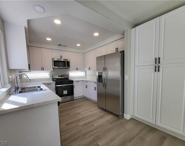 10208 Grecian Laurel Court - Photo Thumbnail 8