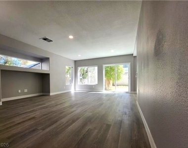 10208 Grecian Laurel Court - Photo Thumbnail 5
