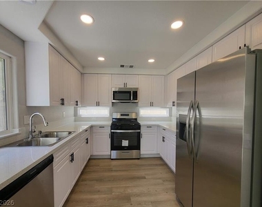 10208 Grecian Laurel Court - Photo Thumbnail 10
