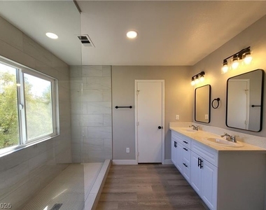 10208 Grecian Laurel Court - Photo Thumbnail 20