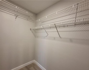 10208 Grecian Laurel Court - Photo Thumbnail 14