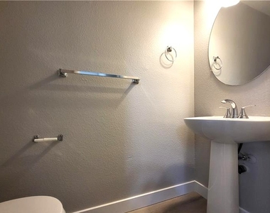 10208 Grecian Laurel Court - Photo Thumbnail 30