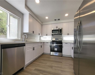 10208 Grecian Laurel Court - Photo Thumbnail 9