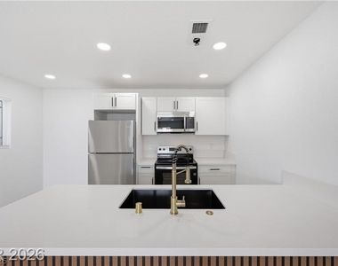 488 Albert Avenue - Photo Thumbnail 8