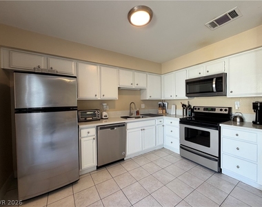 570 Willow Green Drive - Photo Thumbnail 1