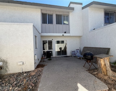 570 Willow Green Drive - Photo Thumbnail 16
