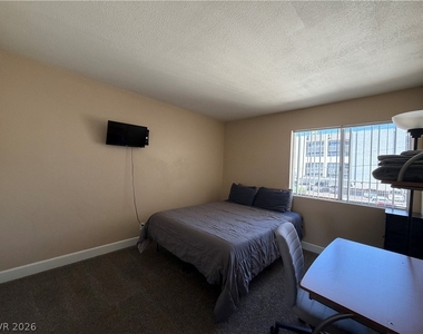 570 Willow Green Drive - Photo Thumbnail 8