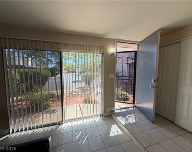 570 Willow Green Drive - Photo Thumbnail 5