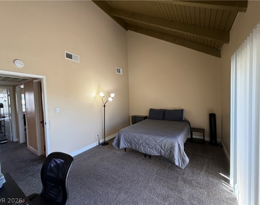 570 Willow Green Drive - Photo Thumbnail 10