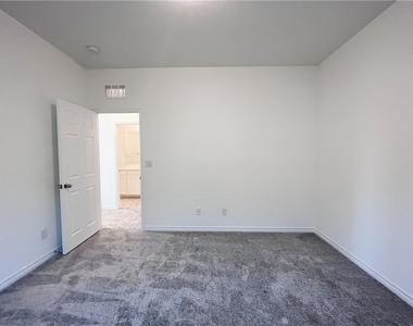 6498 Bayley Springs Avenue - Photo Thumbnail 18