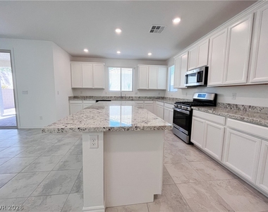 6498 Bayley Springs Avenue - Photo Thumbnail 6