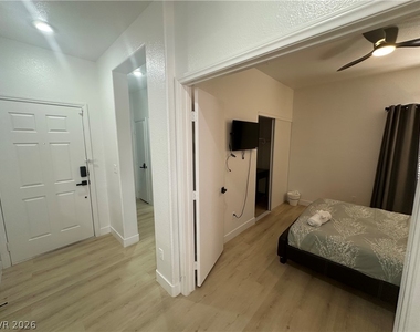 9825 Garamound Avenue - Photo Thumbnail 8