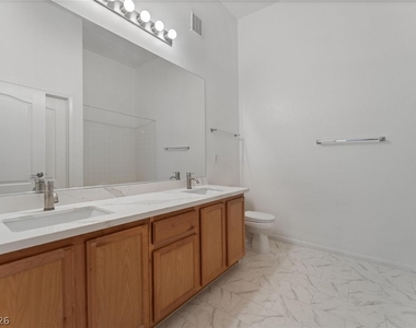 2305 W Horizon Ridge Parkway - Photo Thumbnail 22