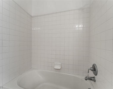 2305 W Horizon Ridge Parkway - Photo Thumbnail 21