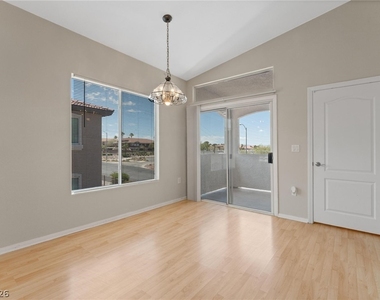 2305 W Horizon Ridge Parkway - Photo Thumbnail 7