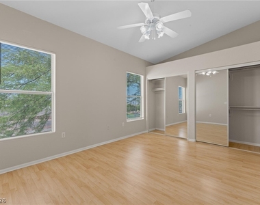 2305 W Horizon Ridge Parkway - Photo Thumbnail 18