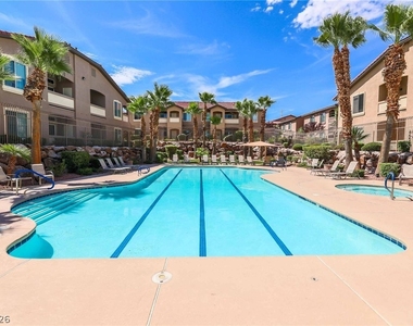 2305 W Horizon Ridge Parkway - Photo Thumbnail 30