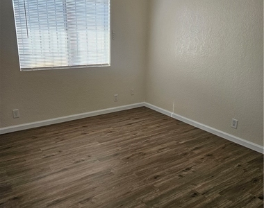 4581 Macher Way - Photo Thumbnail 6