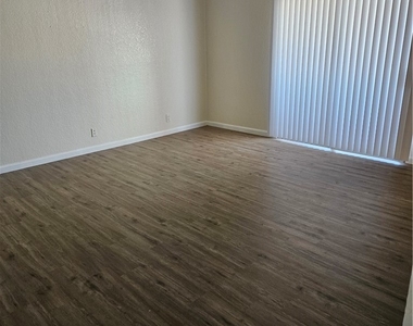 4581 Macher Way - Photo Thumbnail 1