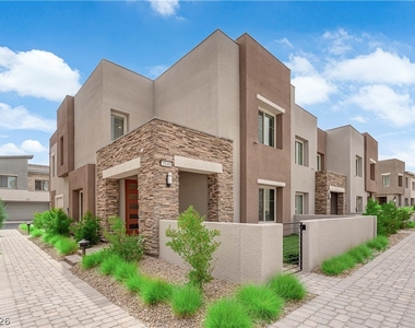 600 N Carriage Hill Drive - Photo Thumbnail 3