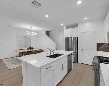 600 N Carriage Hill Drive - Photo Thumbnail 16