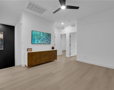 600 N Carriage Hill Drive - Photo Thumbnail 34