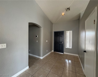 5033 Vista Del Rancho Way - Photo Thumbnail 1