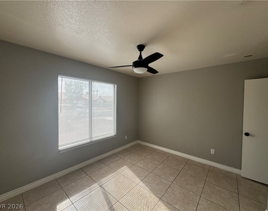 5033 Vista Del Rancho Way - Photo Thumbnail 8